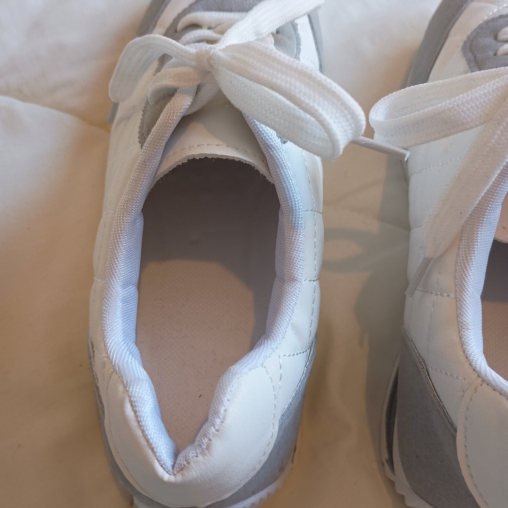 NWT Women's white and gray sneakers Size 8.5 Quilted Fabric‎ Low Profile - Picture 7 of 9